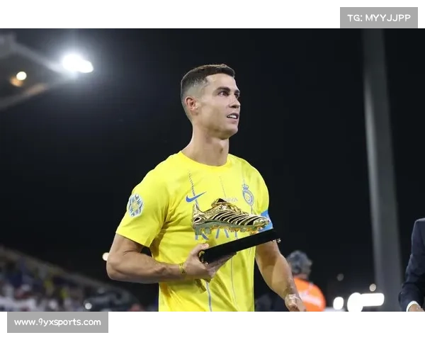 C罗与凯莱赫因拖延时间发生激烈争执瞬间被球迷镜头捕捉引发热议